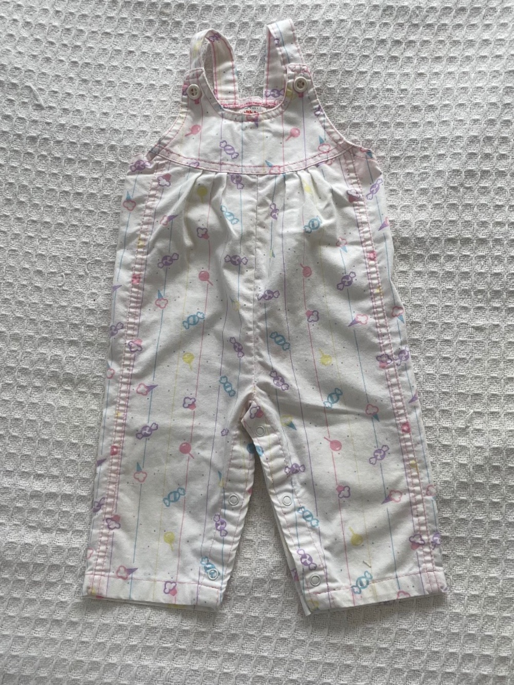 VTG Health-tex white overalls with a pastel candy print - size 12m